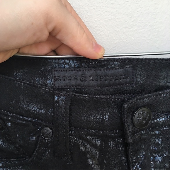 Rock & Republic ~ black and snakeskin pattern jean - Picture 3 of 7